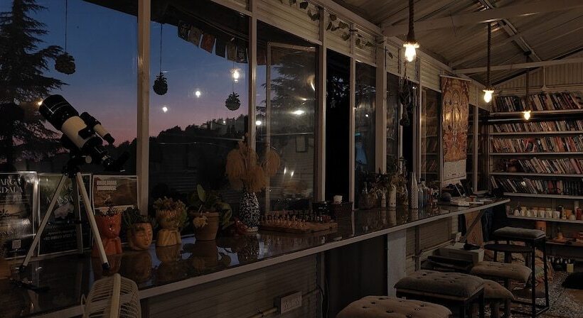 مبيت وإفطار The Unmad