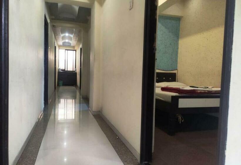 酒店 Bramharaj Lodging