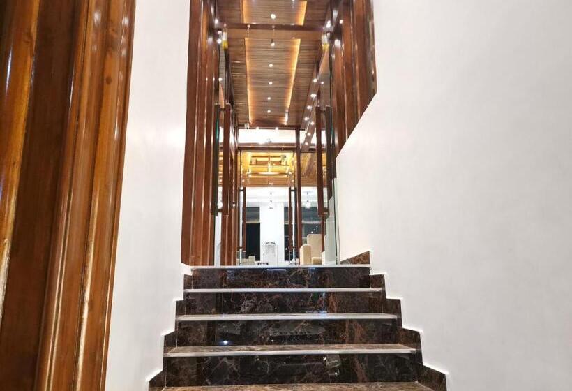 בית מלון כפרי Krishna S Wood Villas