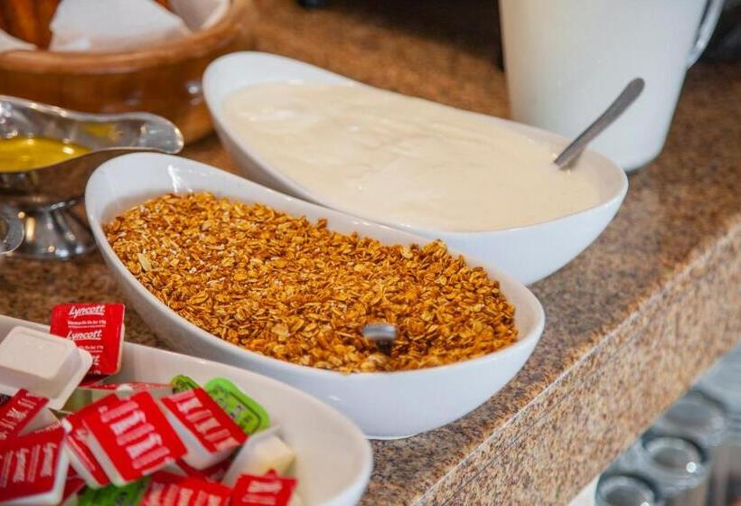 ホテル Mayev Express