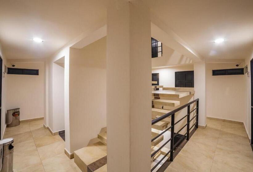 ホテル Mayev Express