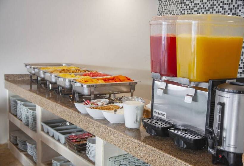 ホテル Mayev Express