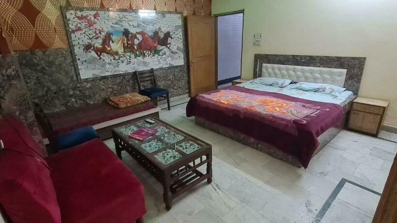 호텔 Oyo 83466  Kamal