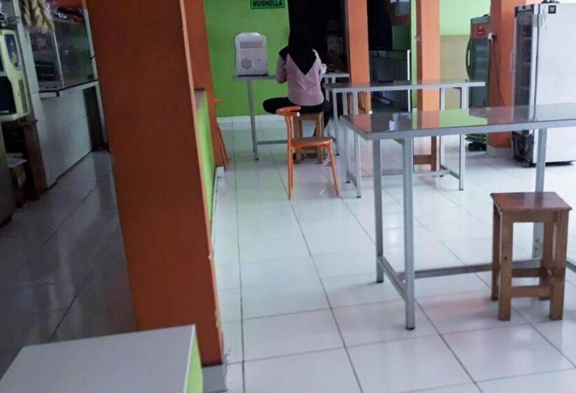 Отель Oyo 90706 Kost Alam Jaya Syariah