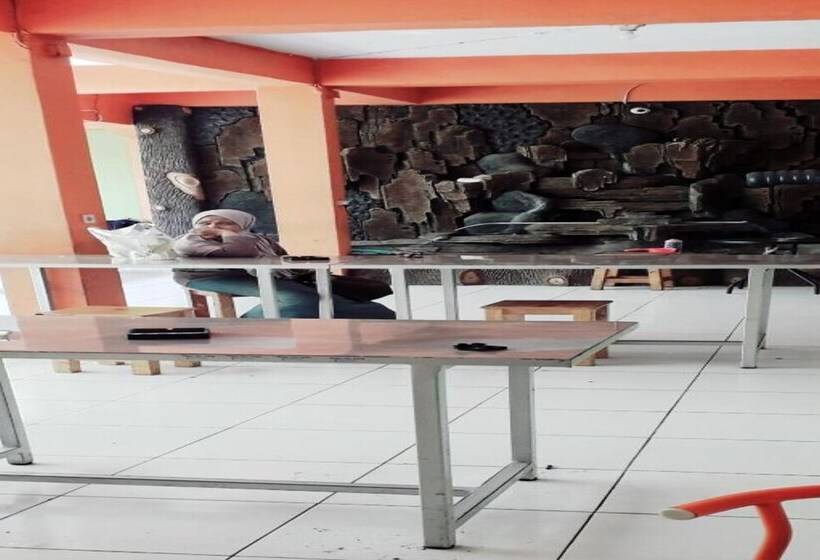 Отель Oyo 90706 Kost Alam Jaya Syariah