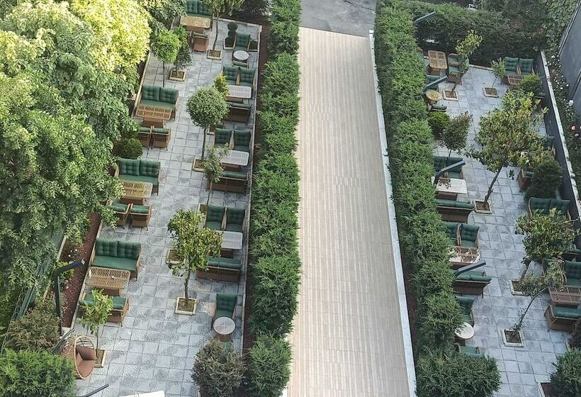 هتل Porta Romanos