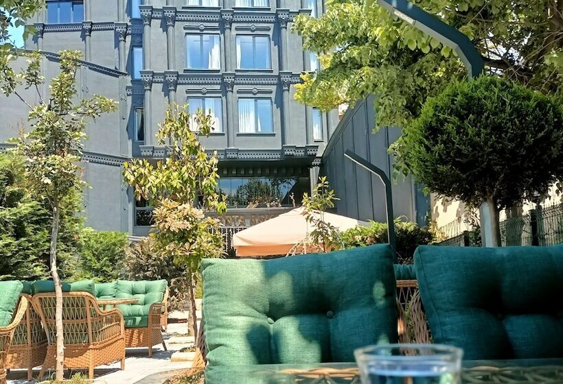 هتل Porta Romanos