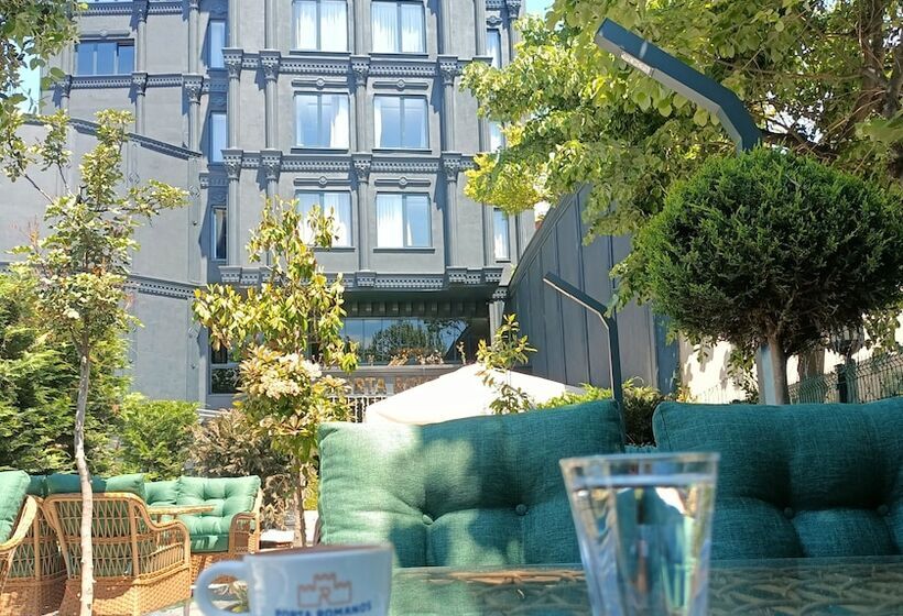 هتل Porta Romanos