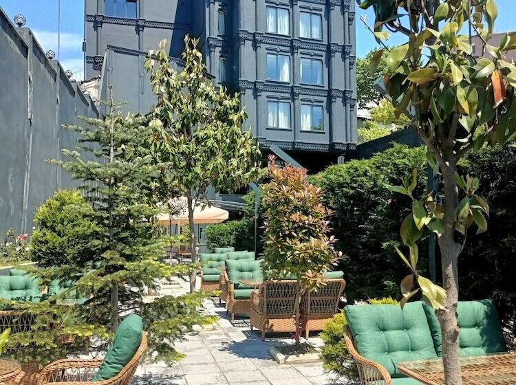 هتل Porta Romanos