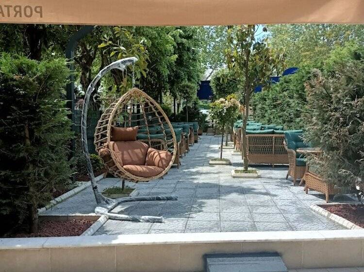 هتل Porta Romanos