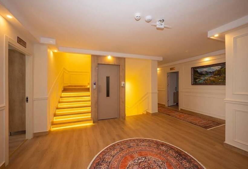 هتل Porta Romanos