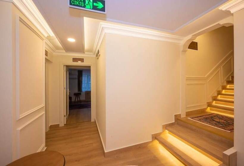 هتل Porta Romanos