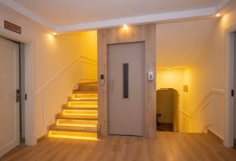 هتل Porta Romanos