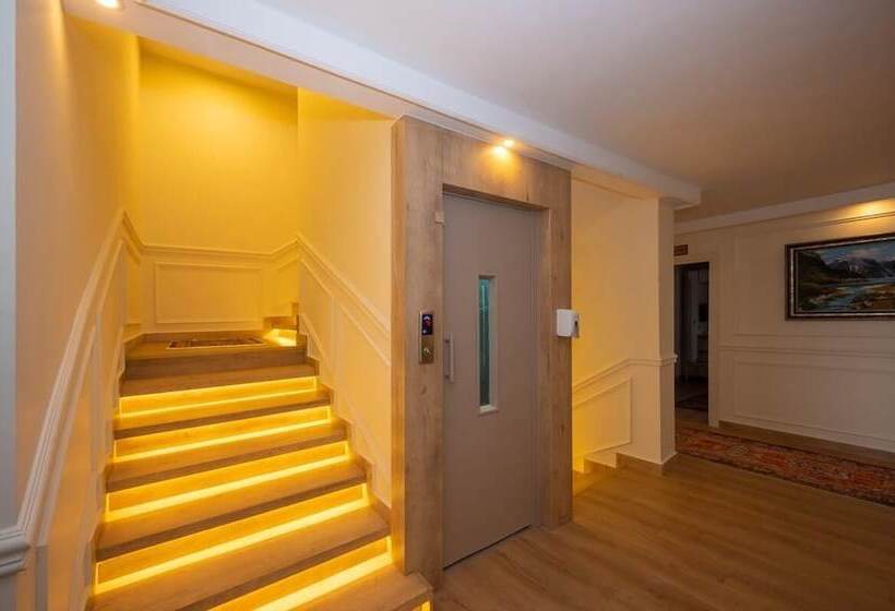 هتل Porta Romanos