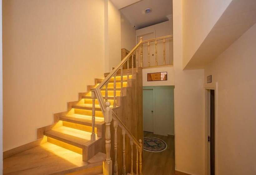 هتل Porta Romanos