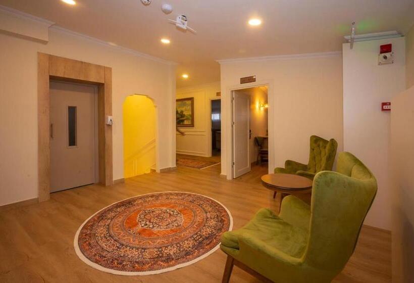 هتل Porta Romanos