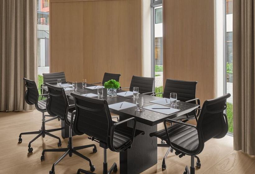 هتل The Reykjavik Edition