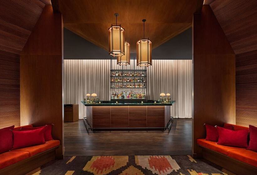 هتل The Reykjavik Edition