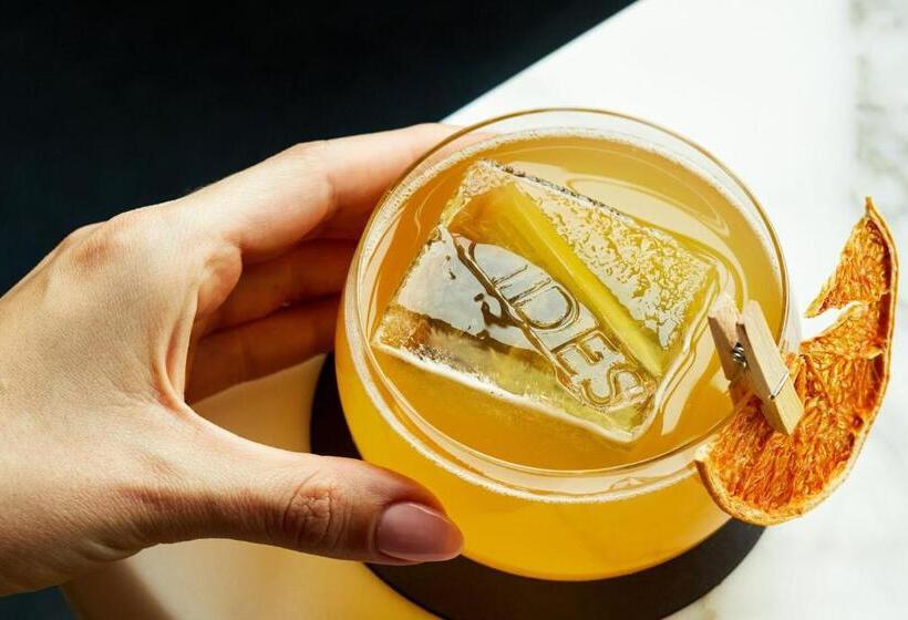 هتل The Reykjavik Edition