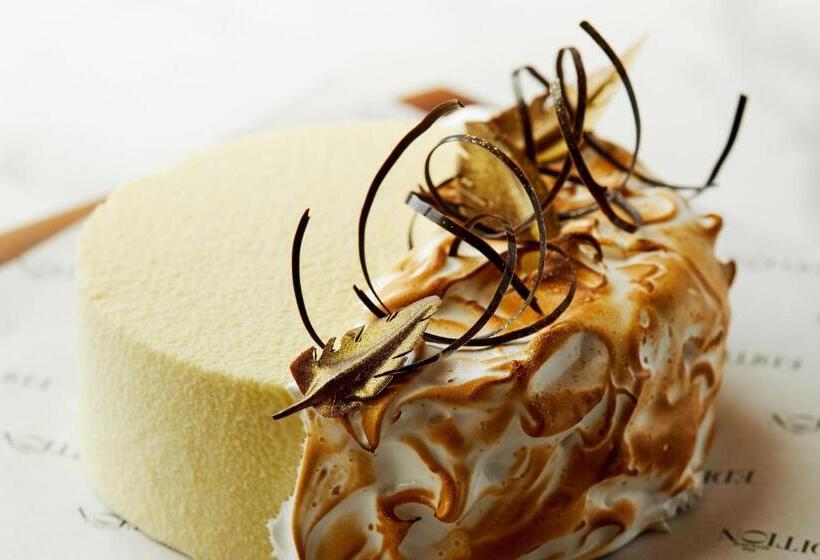 هتل The Reykjavik Edition