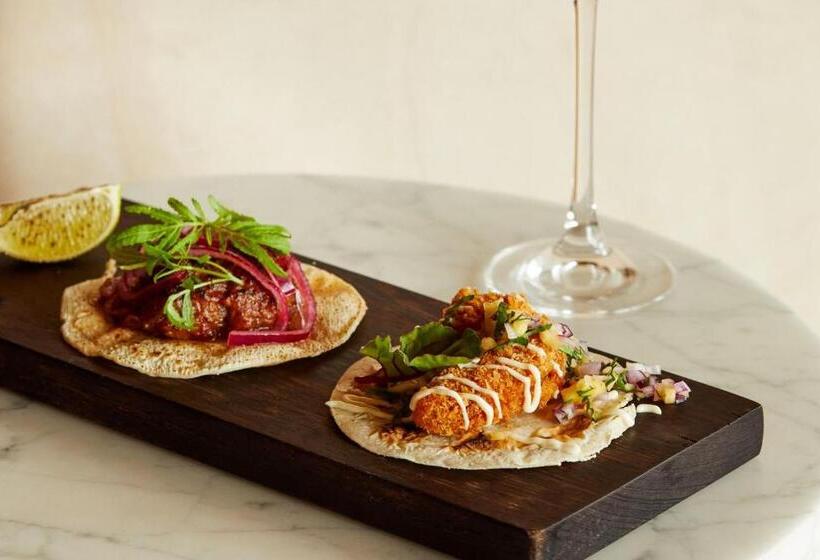 هتل The Reykjavik Edition