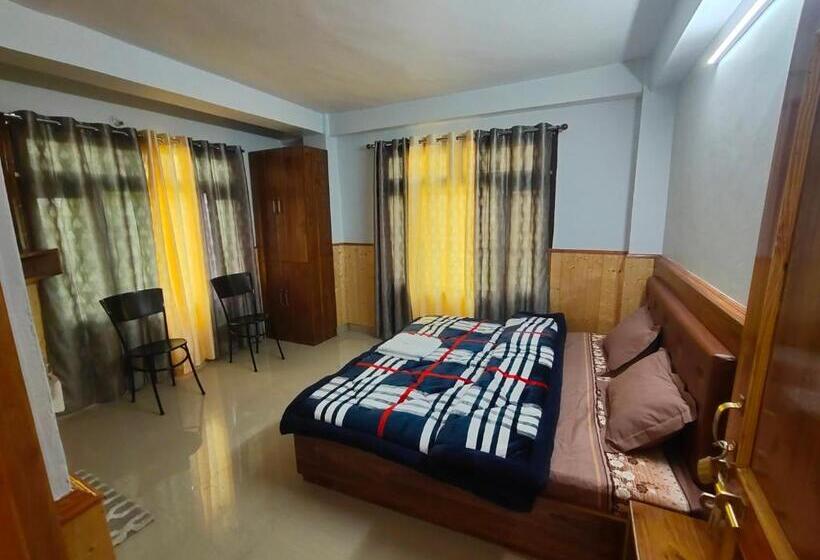 بنسيون Kailash View Sarahan