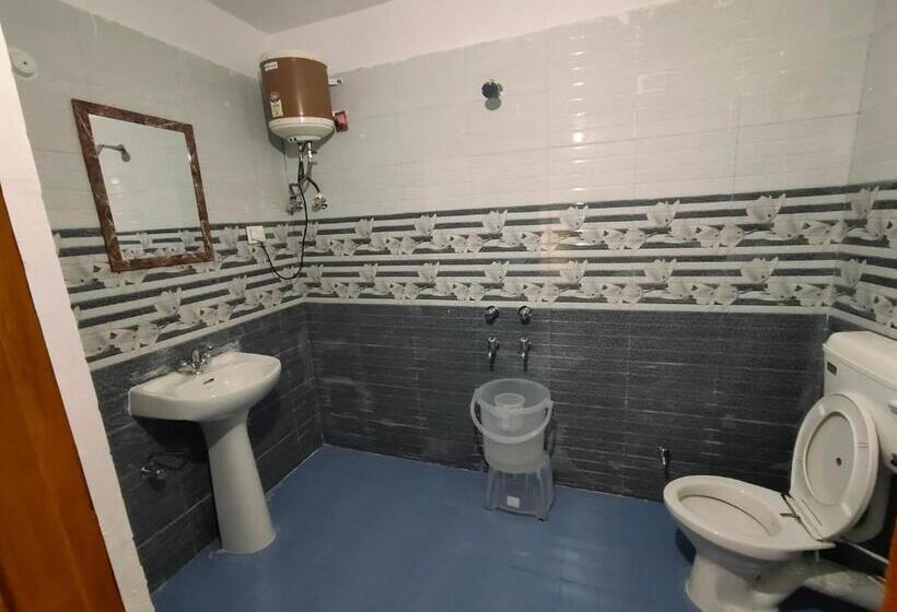 بنسيون Kailash View Sarahan