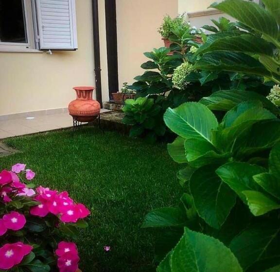 膳宿费 La Perla Guest House