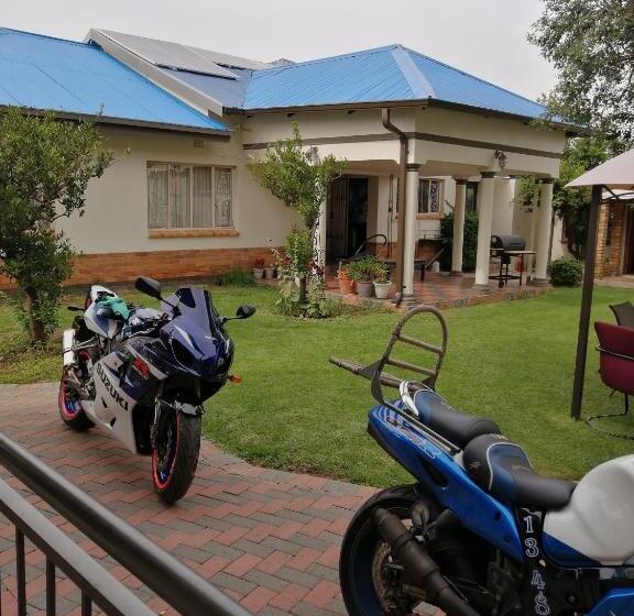 פנסיון Lala Poa Guest House