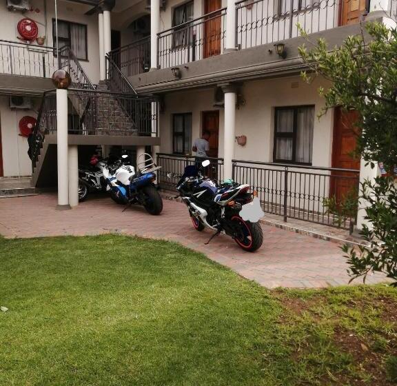 פנסיון Lala Poa Guest House