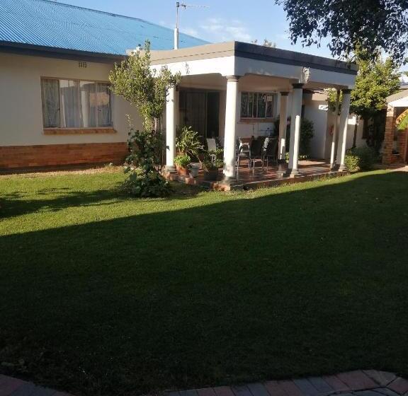 פנסיון Lala Poa Guest House