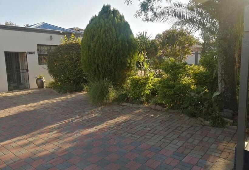 פנסיון Lala Poa Guest House