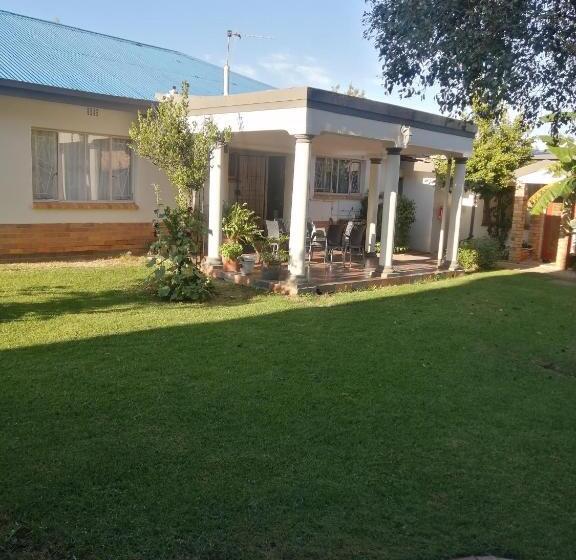 פנסיון Lala Poa Guest House