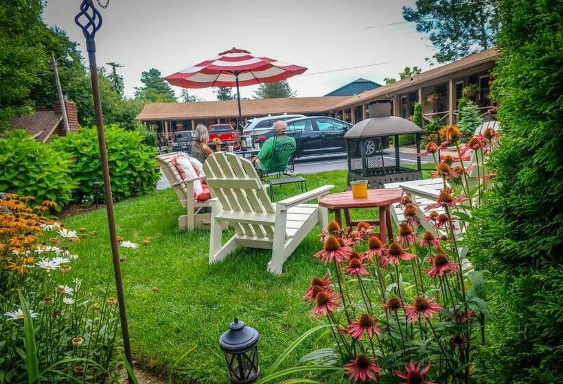 호스텔 Mountainaire Inn And Log Cabins