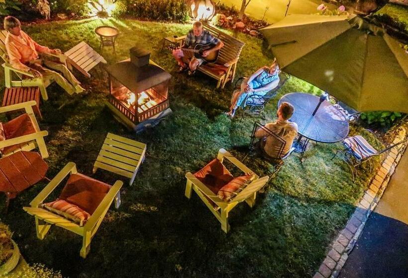 호스텔 Mountainaire Inn And Log Cabins