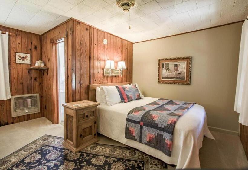 호스텔 Mountainaire Inn And Log Cabins