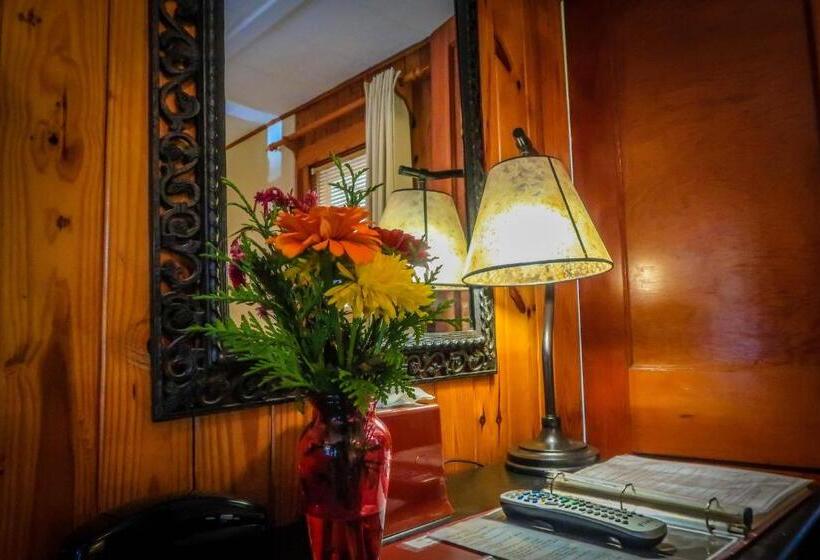 فندق صغير Mountainaire Inn And Log Cabins