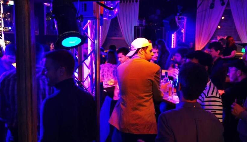 ベッドアンドブレックファースト La Pierre Du Diable