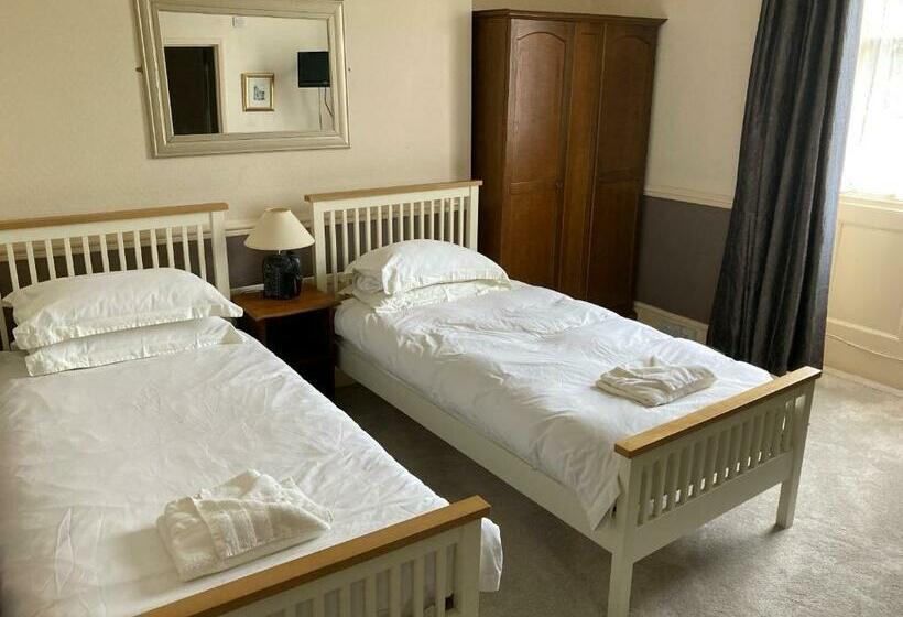 مبيت وإفطار The Eliot Arms