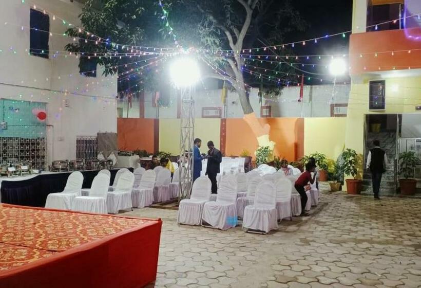 Hotel Anand Lok Vatika