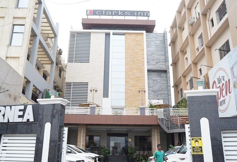 בית מלון כפרי Clarks Inn Purnea