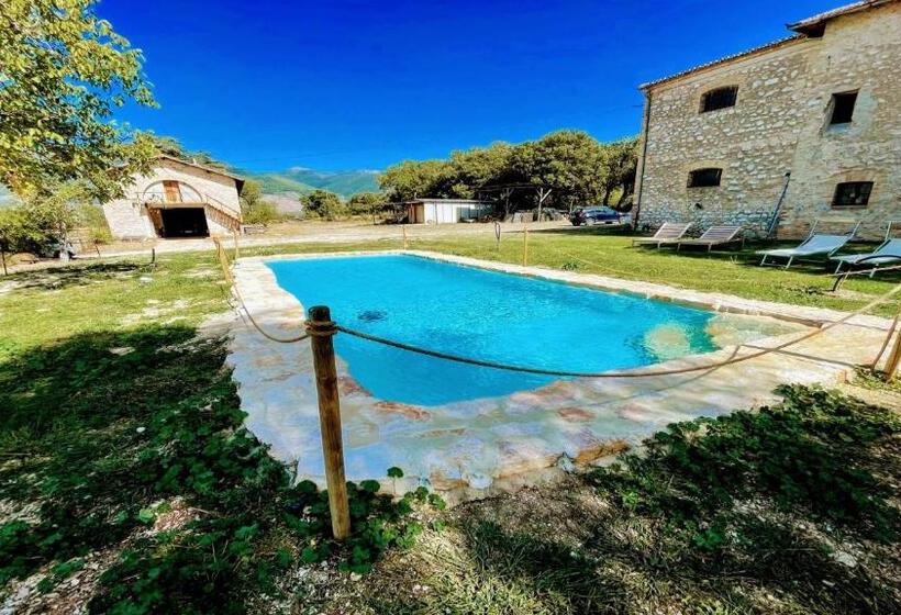 Отель Exclusive Pool Open All Year Spoleto Biofarm Slps 8 Village Shops, Bar1 Km 7