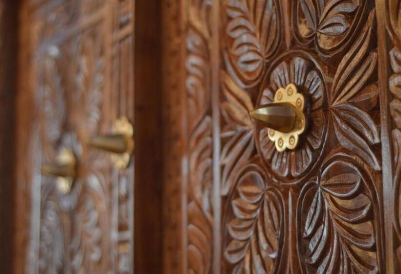 فندق Karibu Beach Resort