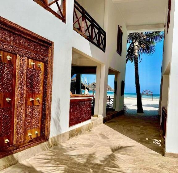 فندق Karibu Beach Resort