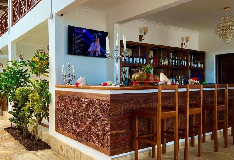 בית מלון כפרי Karibu Beach Resort