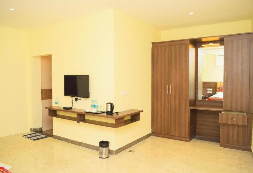 Отель Kifa Residency