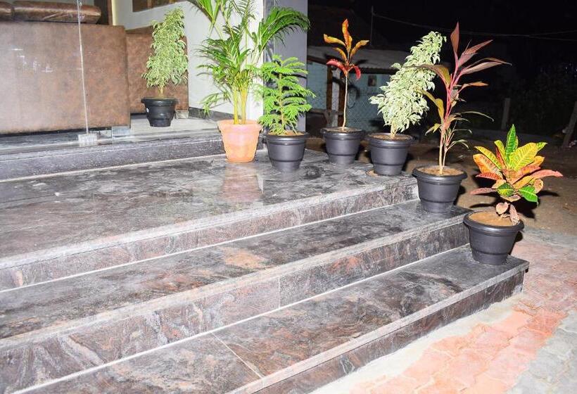 Отель Kifa Residency