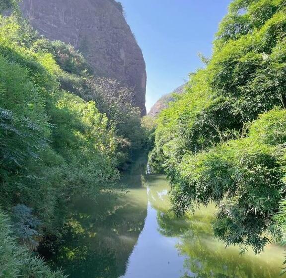 فندق Longhushan Hanxiangju Homestay