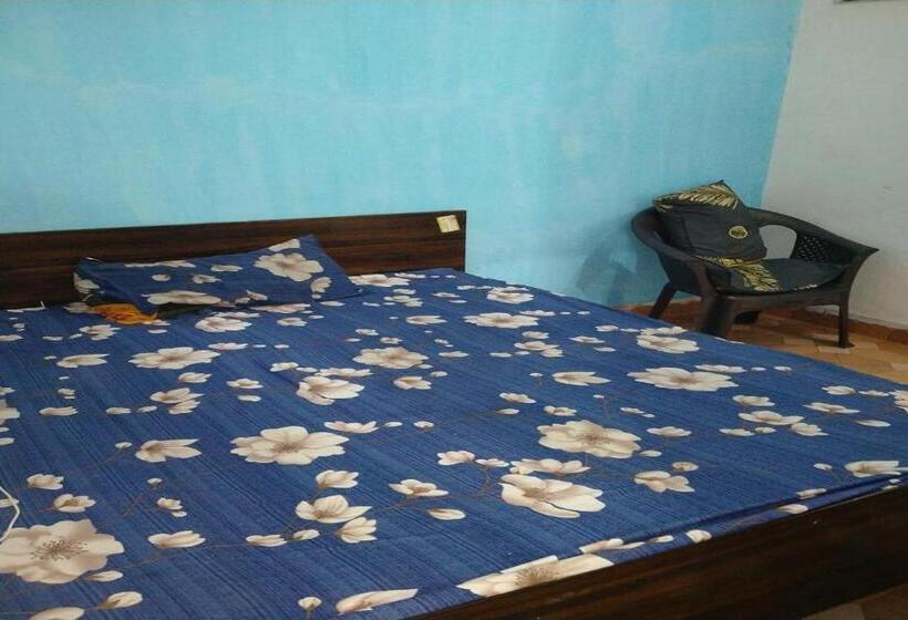 Отель Pop 83111 Unique Gaust House