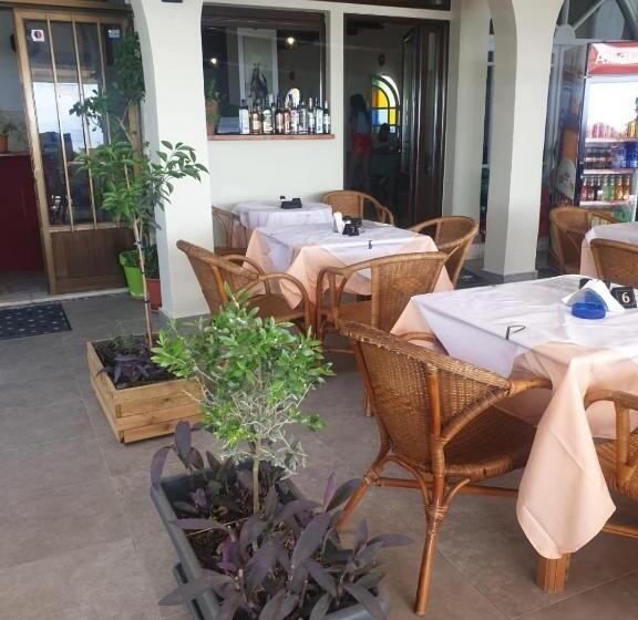 בית מלון כפרי Riviera Seaside